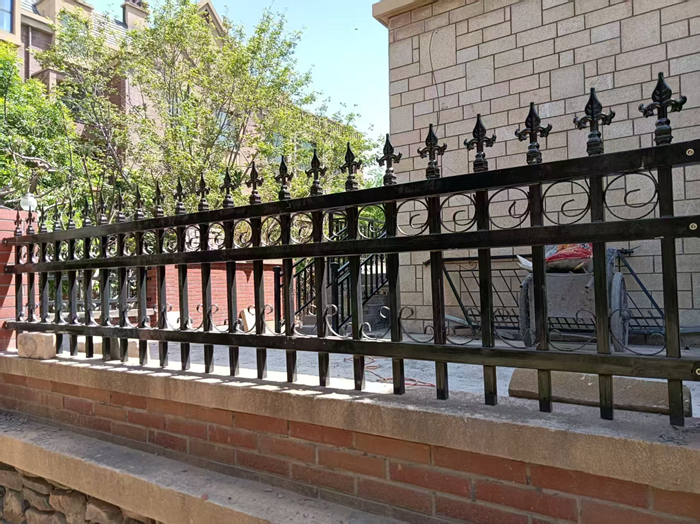铁艺护栏安装